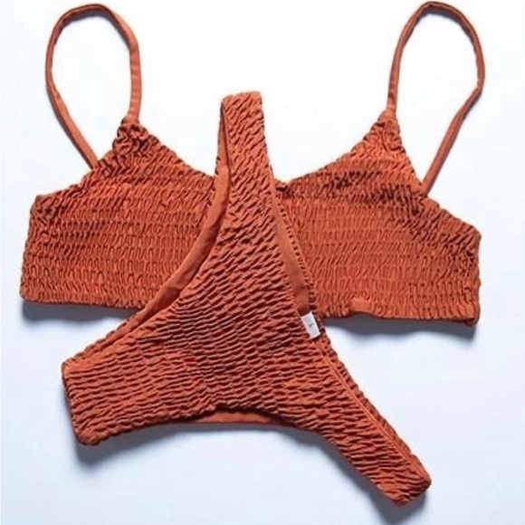 Bikini - Picture 2 of 4